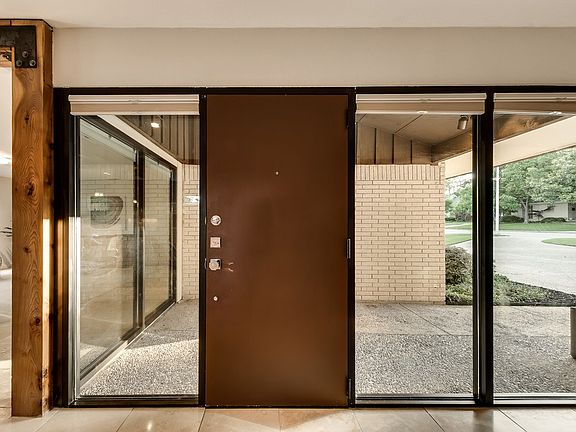 5th image of 3729 Summercrest Dr