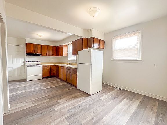 3rd image of 2 E 34th St