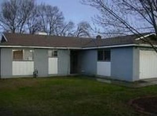 1245 Edgewood Dr, Hanford, CA 93230