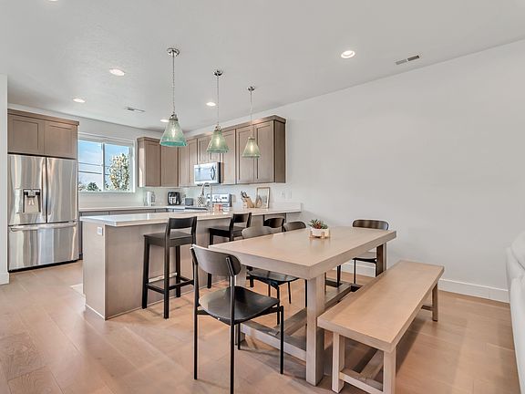 2nd image of 1416 E Komenda Way