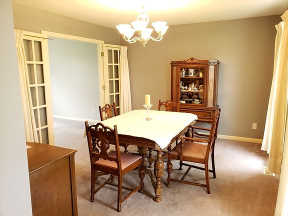 4th image of 653 Yorkshire Dr
