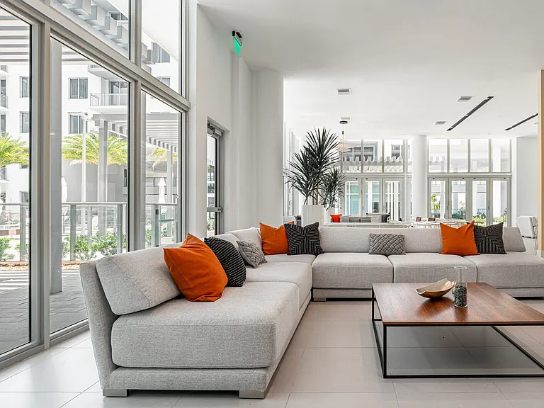 Avery Dania Pointe Apartments — Photo 11
