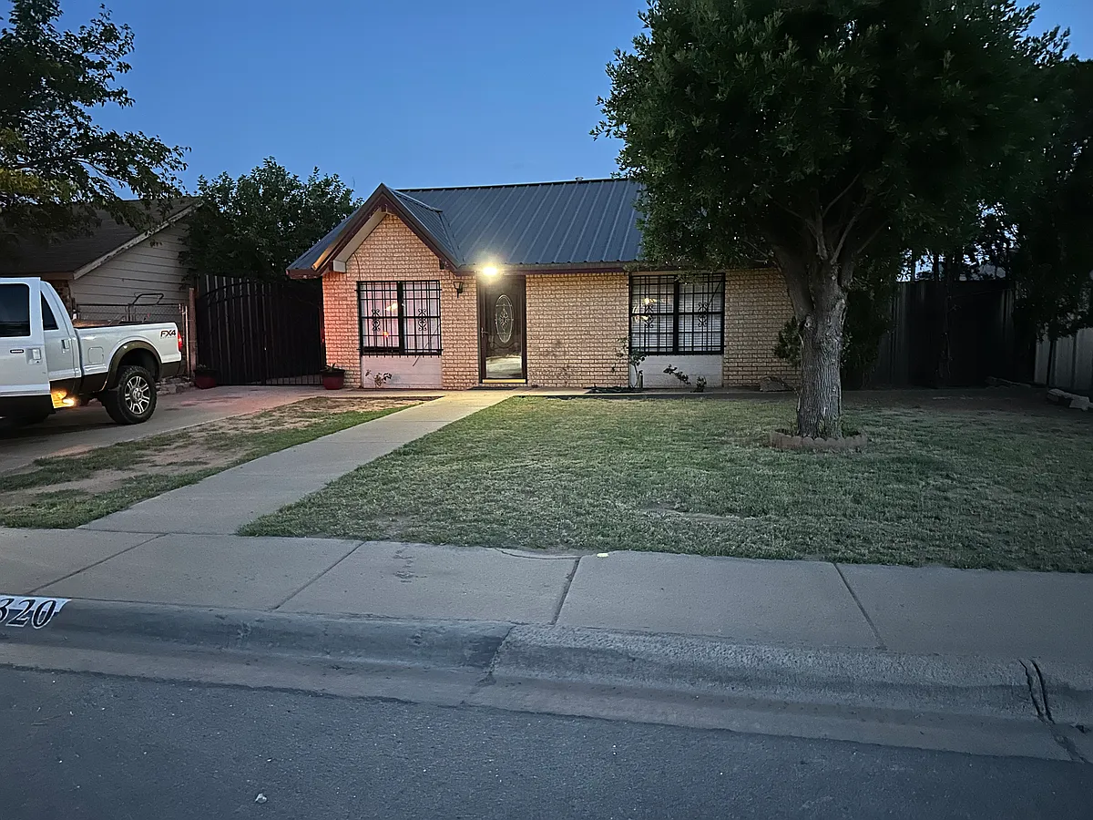 Building Photo - 1320 E Estes Ave