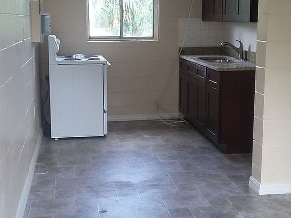 3rd image of 1404 S Deleon Ave APT 15