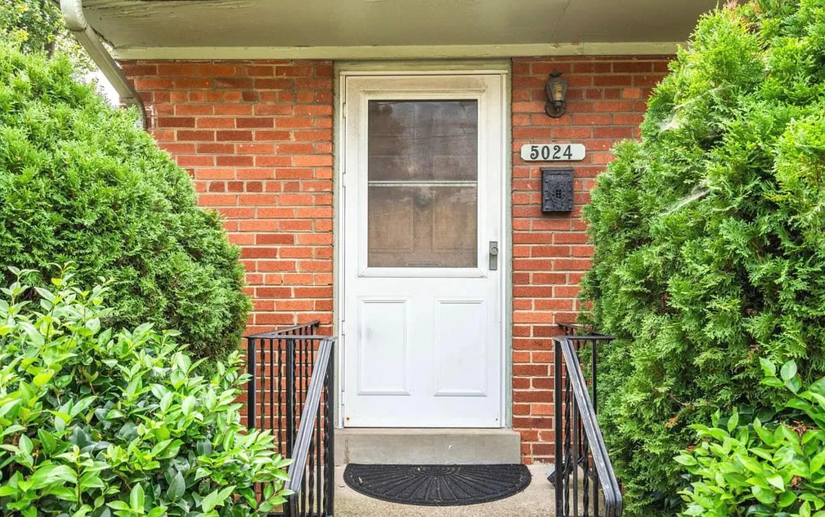 Front entrance - 5024 River Rd