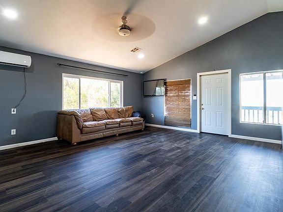 2nd image of 13711 Glen Ln