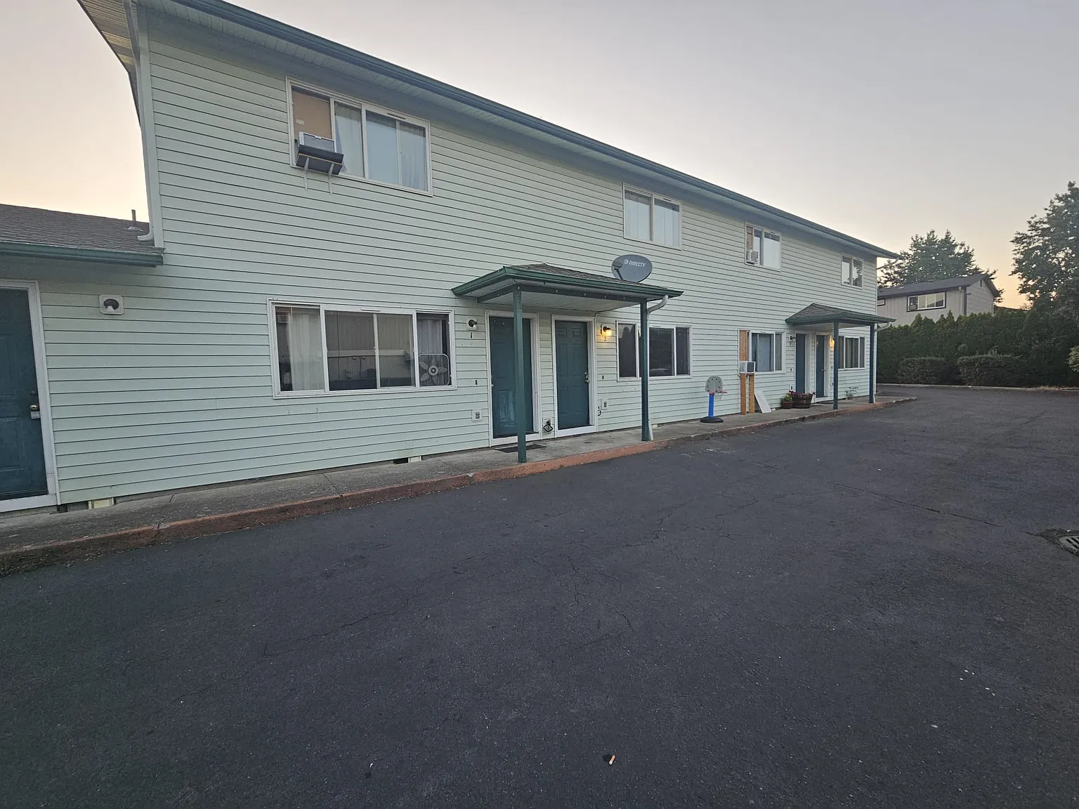 320 SE Hankel St — Photo 2