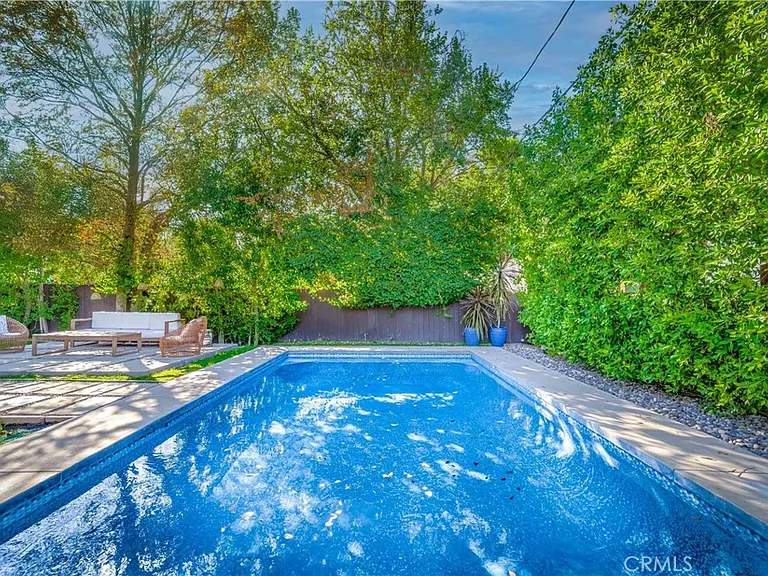 21327 Providencia St — Photo 62