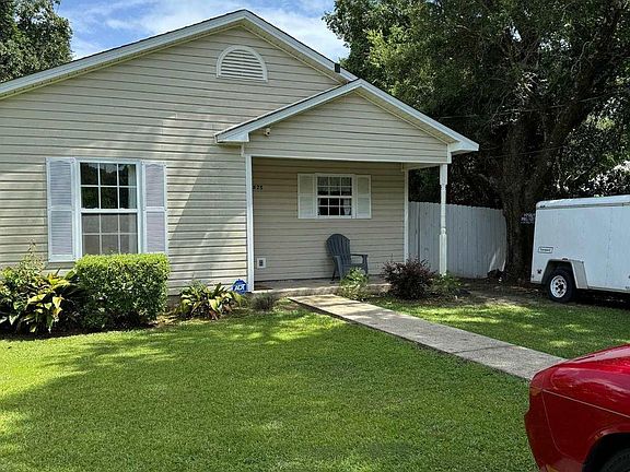2nd image of 825 Dorothy Ave