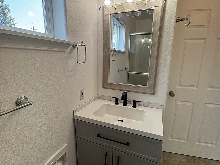 540 NW Portland Ave #1 — Photo 10