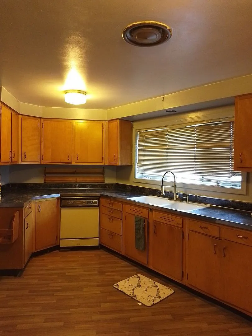 Charming 3BR apartment 1st floor in Buffalo,-142155 — Photo 1