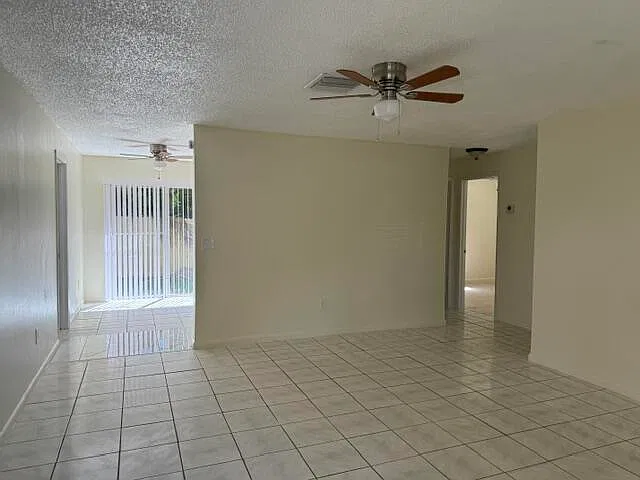 3 bed, 1.0 bath, 1050 sqft, $2,200 — Photo 2