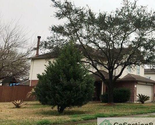 3rd image of 703 N Oak Dr