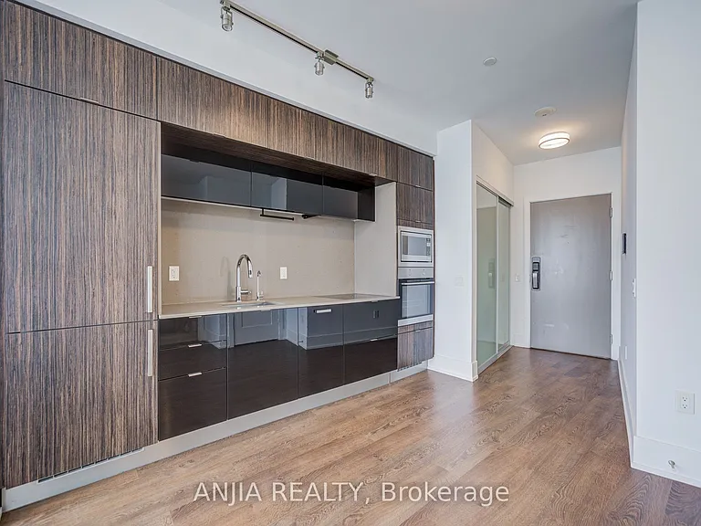 10 York St #5608 — Photo 15