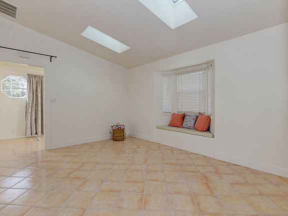 3rd image of 4031 Fair Oaks Ave #2