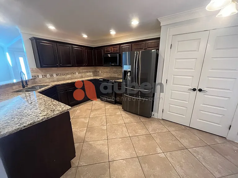 7302 Klingler Ln — Photo 4