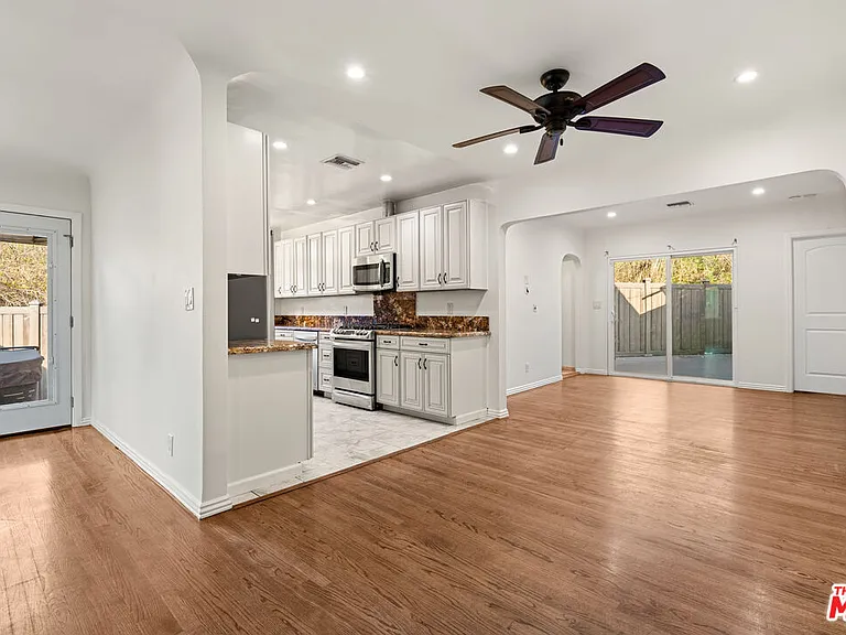 4530 Bakman Ave — Photo 4