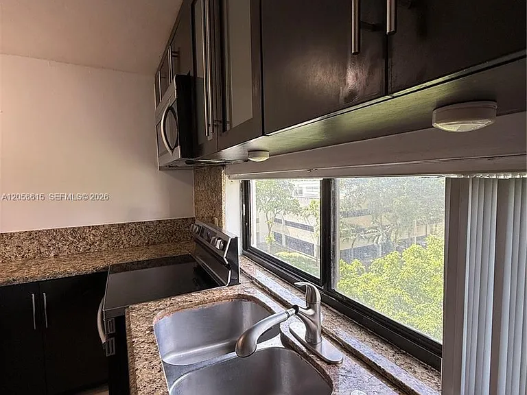 17011 N Bay Rd #516 — Photo 13