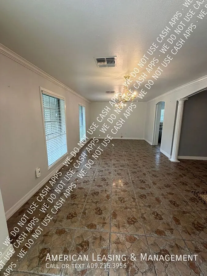 Updated 3 Bedroom Home with Fireplace & Fenced Backyard! — Photo 3