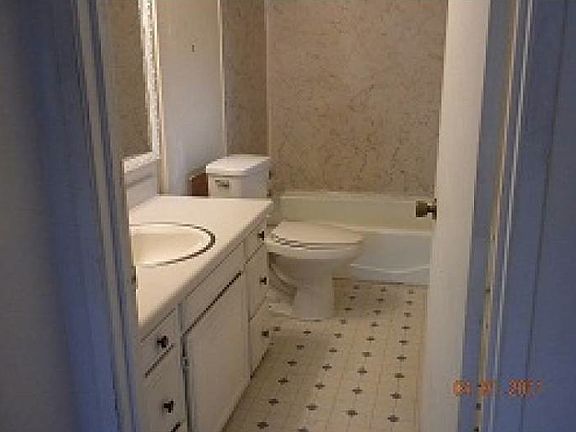 Lg Full Bath