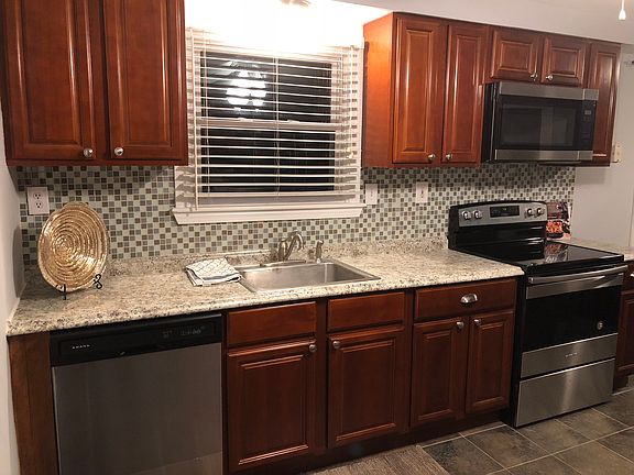 3rd image of 350 Camp St