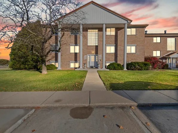 51314 Johns Dr, Chesterfield, MI 48047