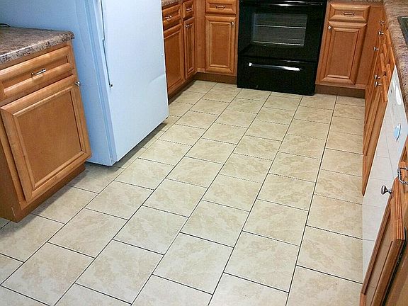 4th image of 1545 Southernwood Dr