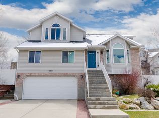 9869 S Tiger Eye Dr, Sandy, UT 84094