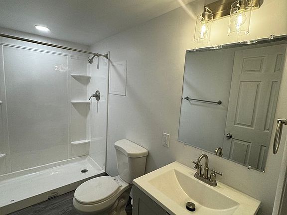 3rd image of 742 N Negley Ave APT 1