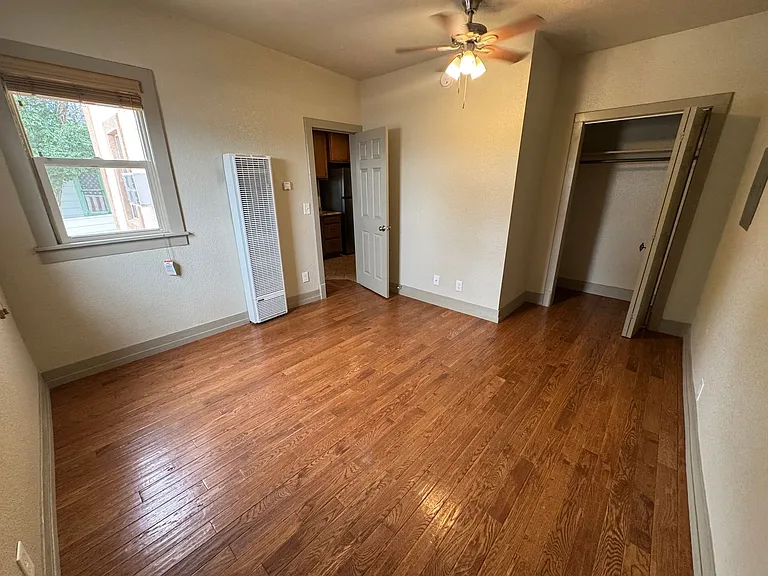 902 W 11th St #6 — Photo 12