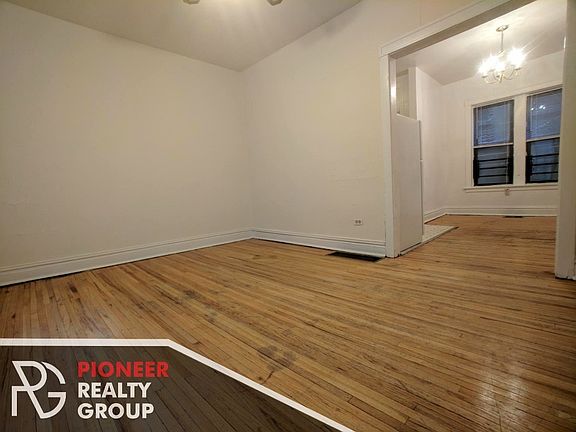 2nd image of 3823 N Fremont St #3827W1