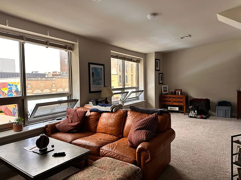 818-822 W Hamilton St — Photo 8