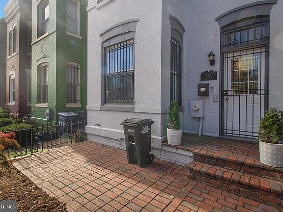 3rd image of 824 12th St NE