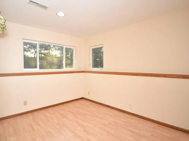 2501 Thomas Ct — Photo 5
