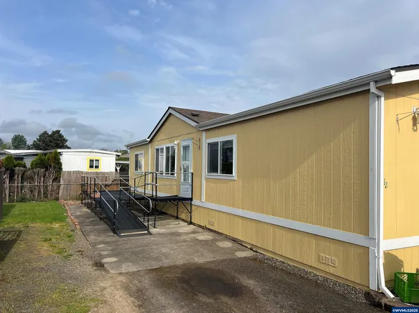 1732 Pine St NE #12, Silverton, OR 97381