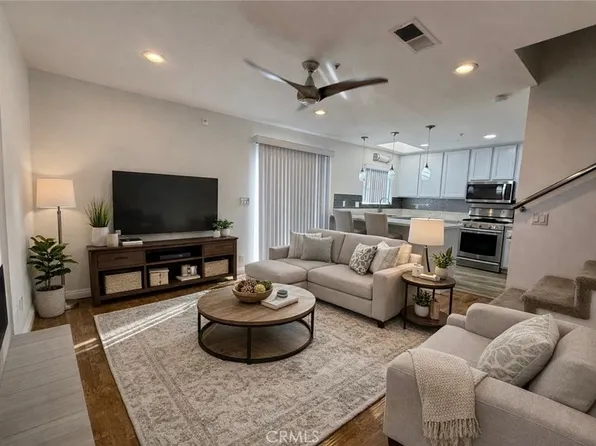 8689 Moody St, Cypress, CA 90630