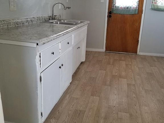 3rd image of 1932 S Lang Ave