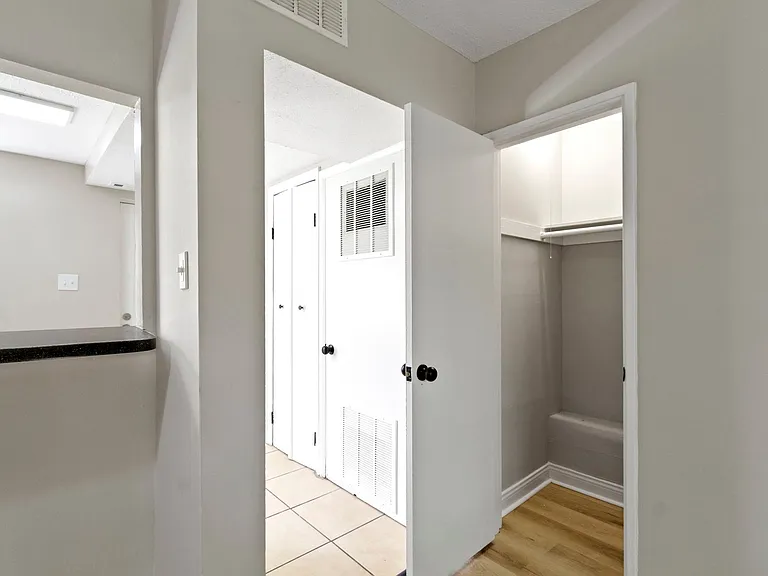 The Vistas Apartment Homes — Photo 35