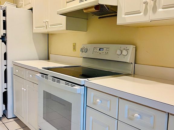 5th image of 409 Glendale Avenue #C1