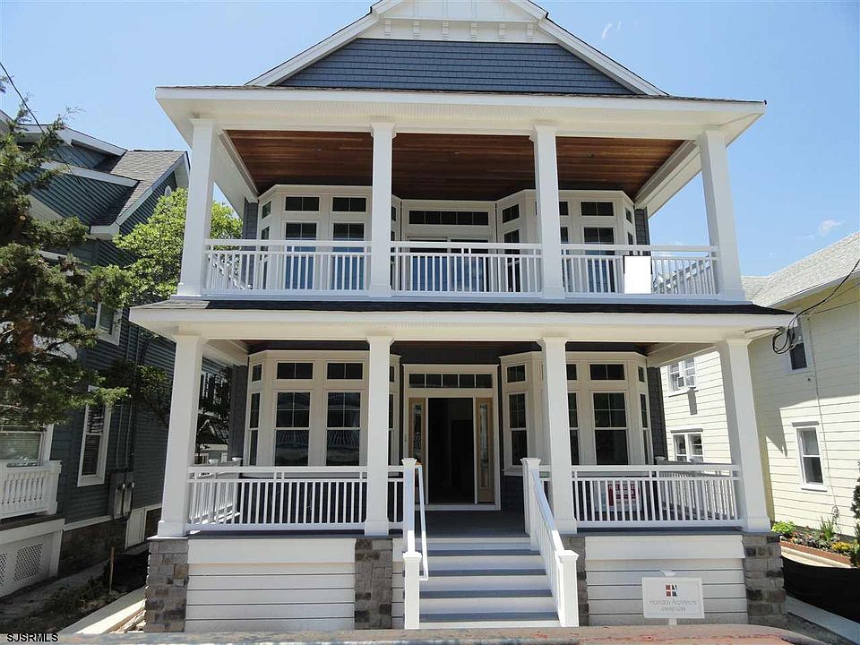 1st image of 836 3rd St #1