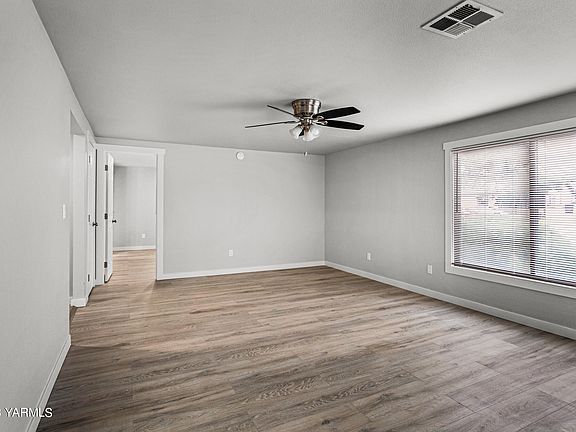 3rd image of 620 W Prasch Ave
