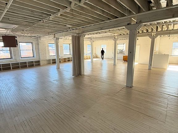 3rd image of 2016 Baltimore Ave APT 403