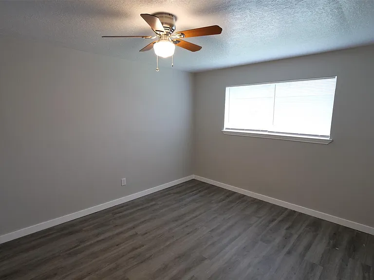15654 Boulder Oaks Dr — Photo 21