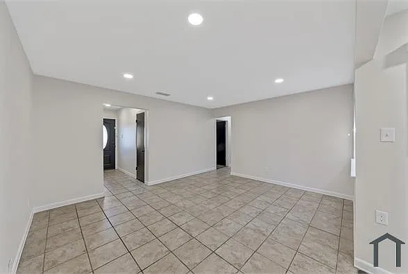 3014 Patricia Ln — Photo 5