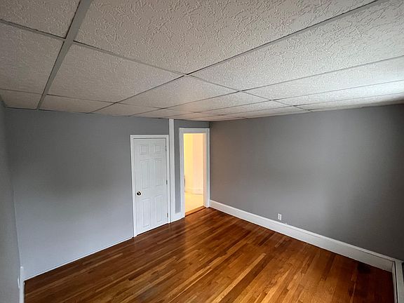 4th image of 19 Leavitt Pl #6