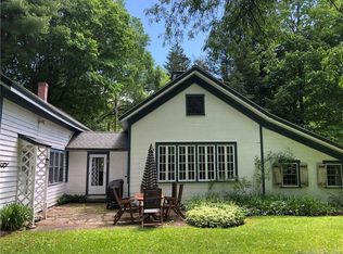 13 Forge Ln #A, Lakeville, CT 06039