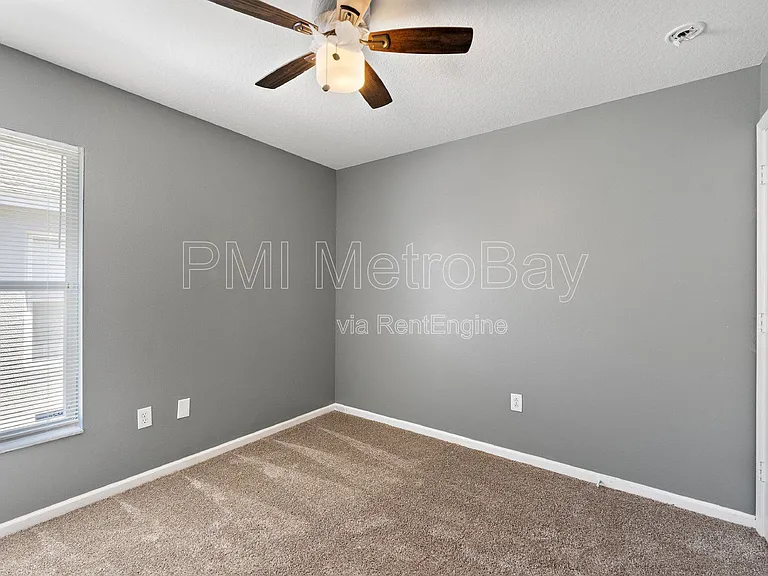 1010 Summer Breeze Dr — Photo 40
