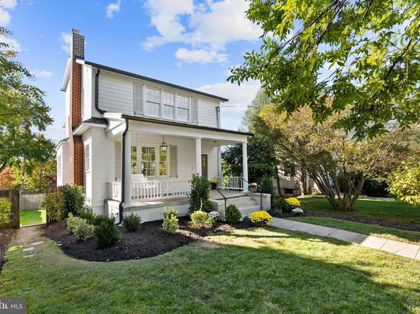 4420 Fessenden St NW, Washington, DC 20016