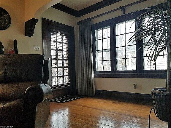 2nd image of 1567 Victoria Ave