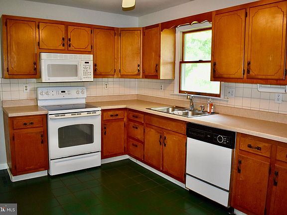 4th image of 1156 Humbert Schoolhouse Rd